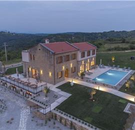5 bedroom villa with heated pool near Momjan, Istria, sleep 12